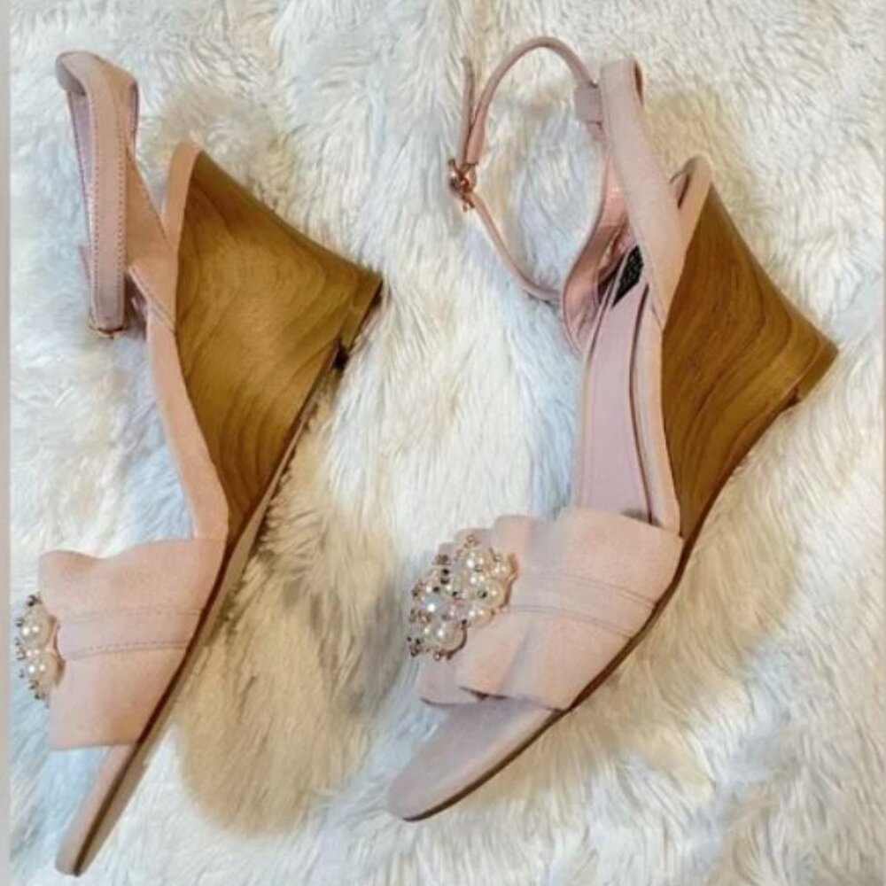 White House Black Market Maci Pale Peach Pearl Embellished Heels - Picture 2 of 5